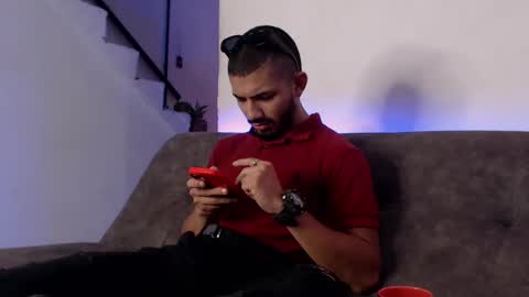 Hadez online show from January 16, 1:25 pm