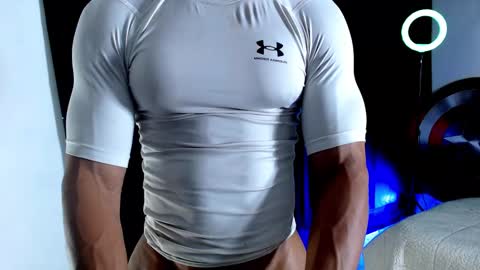 Instagram miguelangel1802  online show from November 4, 5:47 pm