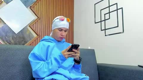 anyelo_sexyhot online show from February 10, 11:46 am