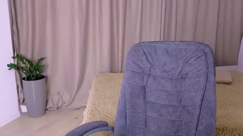 ApheliaStar online show from November 22, 3:10 pm