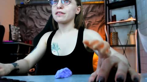 APHEX QUEEN online show from February 3, 4:10 pm