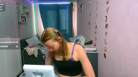 Snapshot of aphrodite_wow_ chatting on September 17, 12:52 pm Aphrodite online show from September 17, 12:52 pm