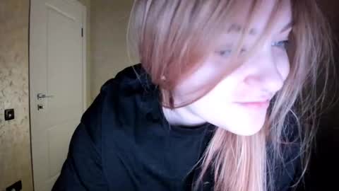 appleyummybuns online show from December 1, 2:53 am