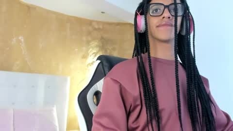 Snapshot of aprill_fox chatting on February 27, 3:08 am aprill_fox online show from February 27, 3:08 am