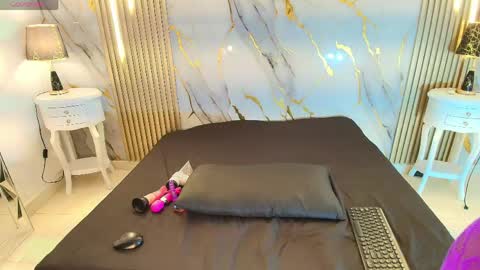 aprillross online show from April 14, 1:36 pm