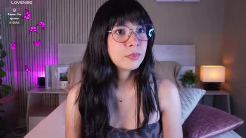 aprilqueenie online show from June 8, 7:37 pm