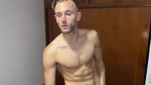 Snapshot of aquilesmade chatting on December 8, 3:40 am Aquilesmade online show from December 8, 3:40 am