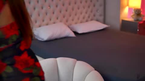 IsaBella online show from February 21, 8:50 am