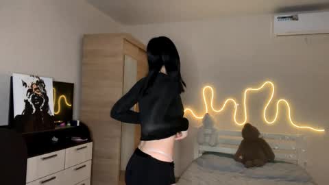 Emi online show from March 27, 4:52 pm