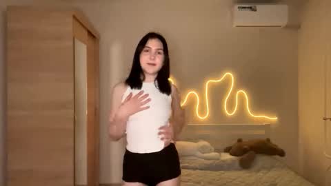 Emi online show from March 20, 5:18 pm