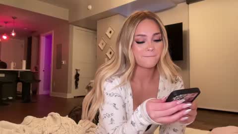 Ari  online show from June 11, 4:10 am