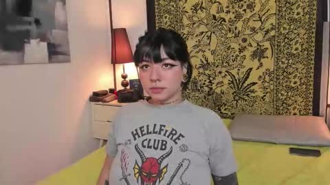 aria y orien  online show from October 26, 11:00 am