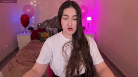 Snapshot of aria_blisss chatting on February 13, 2:01 am aria_blisss online show from February 13, 2:01 am