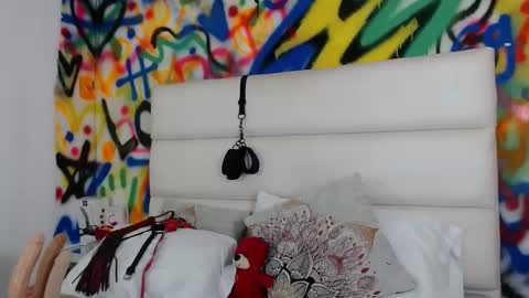 aria online show from March 5, 12:22 pm