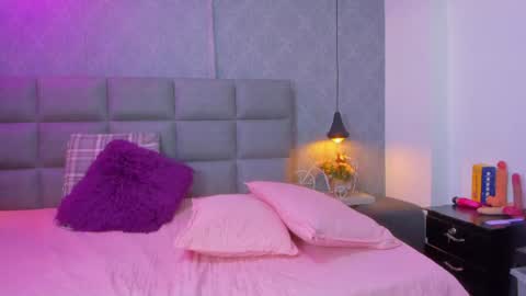 aria_millers1 online show from June 11, 11:30 am