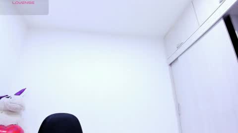 ariacoral online show from June 18, 2:33 pm
