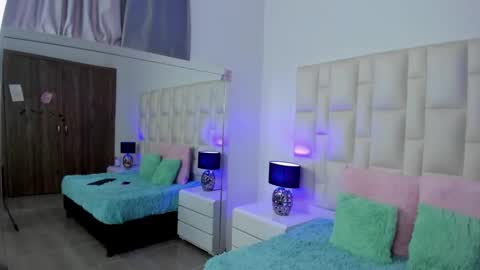  ariana  online show from December 5, 9:23 pm