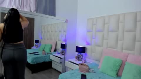  ariana  online show from December 22, 4:25 pm