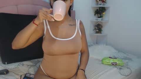 Snapshot of arianaa29 chatting on October 22, 11:39 pm arianaa29 online show from October 22, 11:39 pm