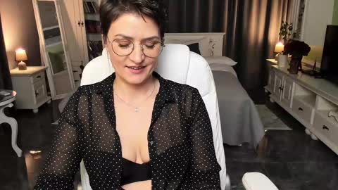 Ana online show from February 17, 3:33 pm