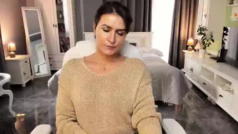 Ana online show from October 2, 10:47 am