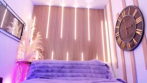 Ari  online show from December 13, 7:53 pm