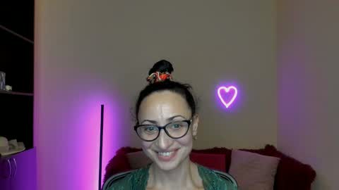 Snapshot of arianna_tifany chatting on February 25, 6:44 pm Arianna online show from February 25, 6:44 pm