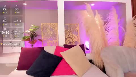 ariarusso_ online show from July 17, 10:55 pm