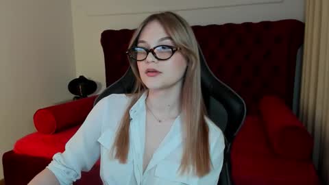 Snapshot of ariawell chatting on October 3, 6:38 pm Aria online show from October 3, 6:38 pm