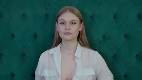 Snapshot of ariawell chatting on October 21, 7:17 pm Aria online show from October 21, 7:17 pm