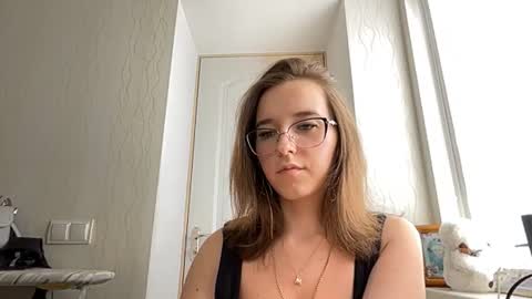 Mia online show from July 10, 8:19 am