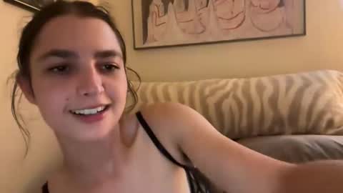 Snapshot of ariel_lena chatting on September 24, 9:32 pm Ariel online show from September 24, 9:32 pm