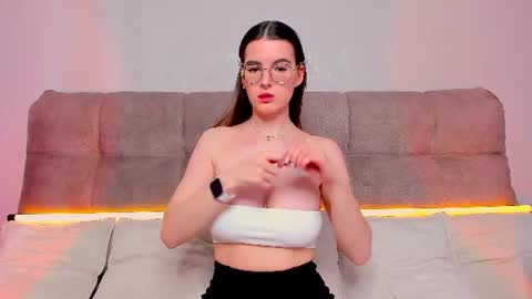 Ariella online show from June 18, 4:18 am