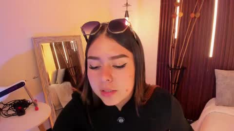  Arianna  online show from April 16, 9:04 pm