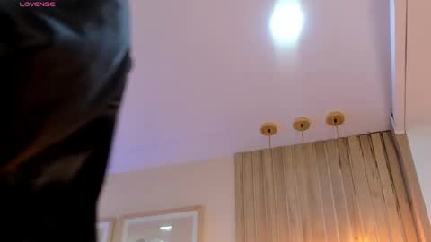 Snapshot of arirobert_ chatting on September 16, 4:48 am Ari Robert online show from September 16, 4:48 am
