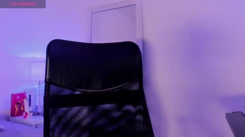 Snapshot of arirobert_ chatting on March 2, 5:23 am Ari Robert online show from March 2, 5:23 am