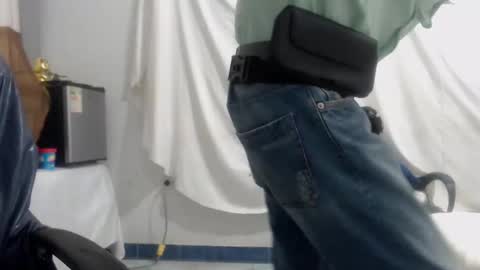 Snapshot of armaduradeacero chatting on February 9, 12:06 am armaduradeacero online show from February 9, 12:06 am