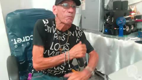 Snapshot of armaduradeacero chatting on October 26, 9:43 am armaduradeacero online show from October 26, 9:43 am