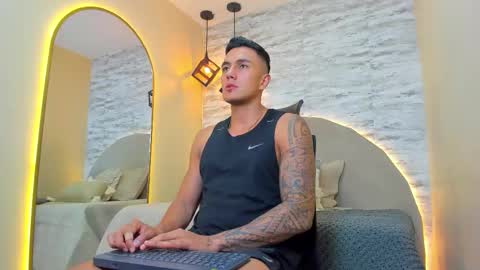 ARON BOLT online show from November 9, 10:01 pm