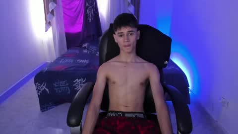 Aaron online show from October 25, 8:53 pm