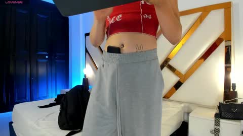 Aron cruz  online show from April 13, 1:04 pm