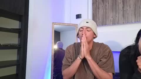 aron online show from November 12, 6:49 am