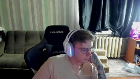 Snapshot of aron_neall chatting on October 19, 6:40 am biggest penis online show from October 19, 6:40 am