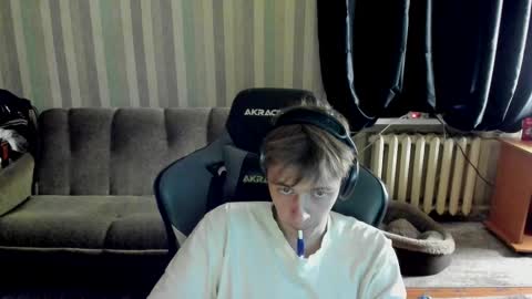 Snapshot of aron_neall chatting on October 15, 6:27 am biggest penis online show from October 15, 6:27 am