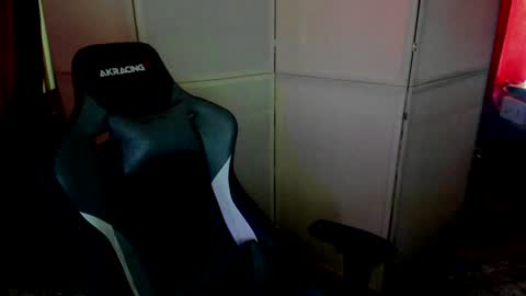 Snapshot of aron_neall chatting on January 18, 8:31 am biggest penis online show from January 18, 8:31 am