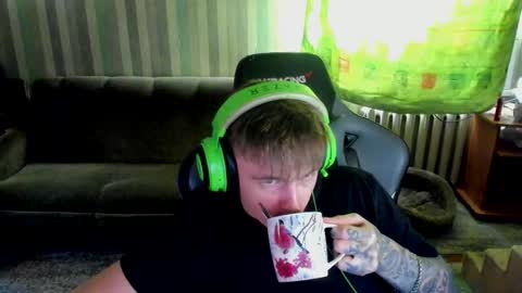 Snapshot of aron_neall chatting on September 29, 8:13 am biggest penis online show from September 29, 8:13 am