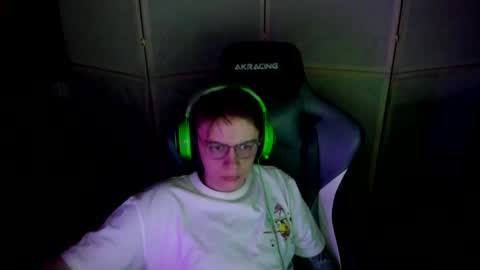 Snapshot of aron_neall chatting on February 28, 5:15 am biggest penis online show from February 28, 5:15 am