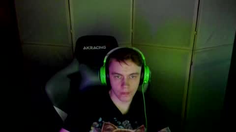 Snapshot of aron_neall chatting on February 25, 3:52 am biggest penis online show from February 25, 3:52 am