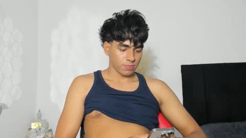 aron_strong0 online show from September 17, 3:21 am