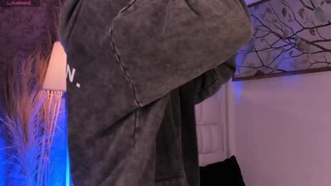 Aron Falcon online show from December 17, 4:01 am